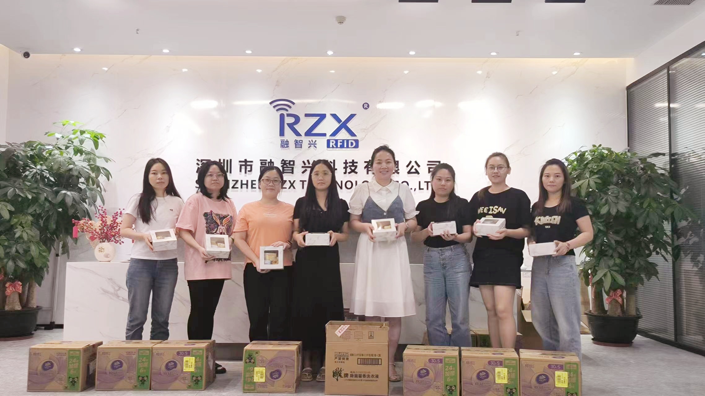 融智興科技｜2024年第三季度員工生日禮品發(fā)放，秋風送爽，溫情滿溢